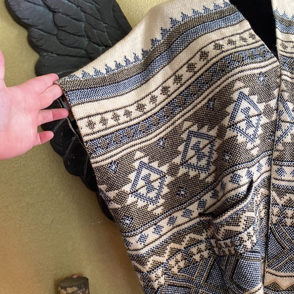 Suzy Shier Oversized Knit Poncho Style Shall Throw - Picture 4 of 9